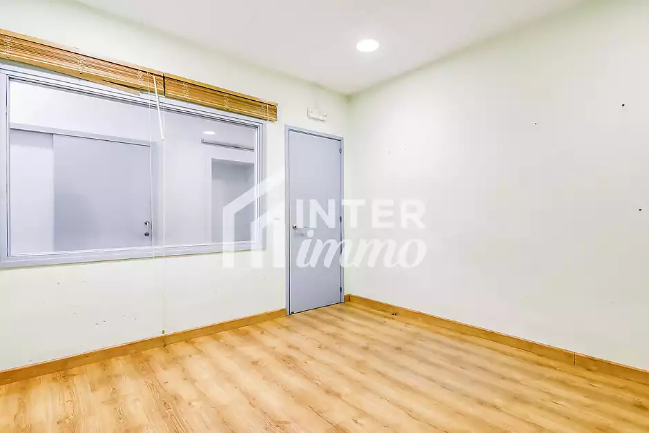 Business opportunity in the heart of Roses with fitted-out rooms - photo 12 of 27