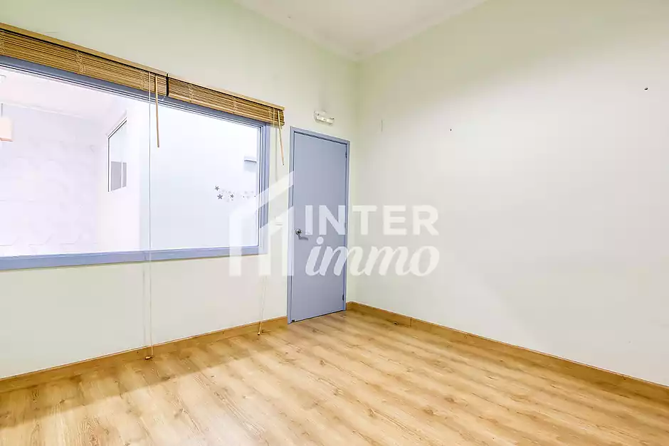 Business opportunity in the heart of Roses with fitted-out rooms - photo 16 of 27