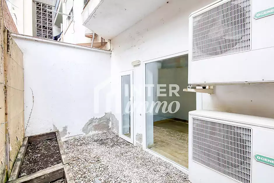 Business opportunity in the heart of Roses with fitted-out rooms - photo 20 of 27