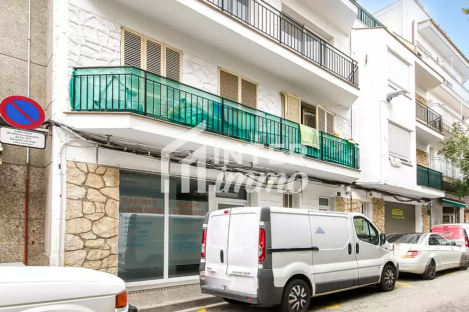 Business opportunity in the heart of Roses with fitted-out rooms - photo 23 of 27