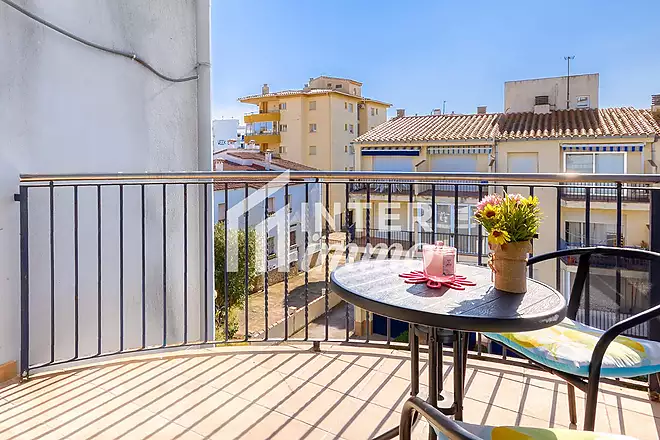 Bonic apartament a només 100 metres del mar a la zona de Salata
