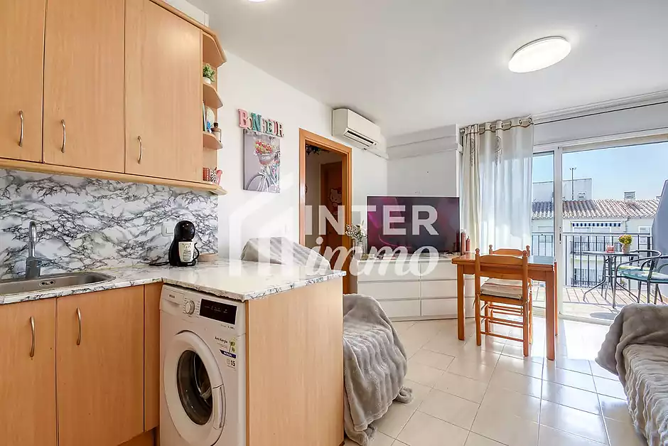 Bonic apartament a només 100 metres del mar a la zona de Salata - foto 11 de 25