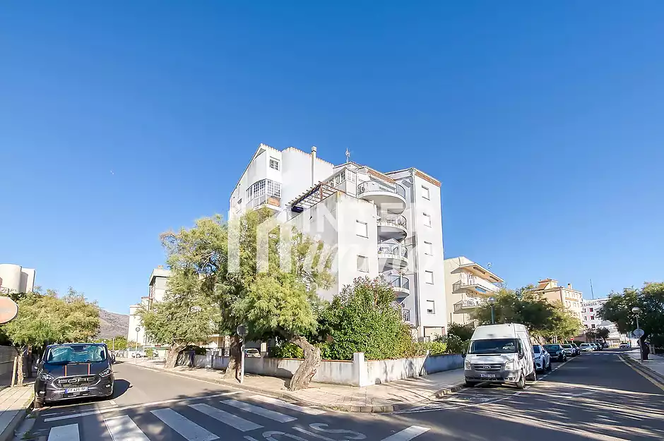 Bonic apartament a només 100 metres del mar a la zona de Salata - foto 21 de 25