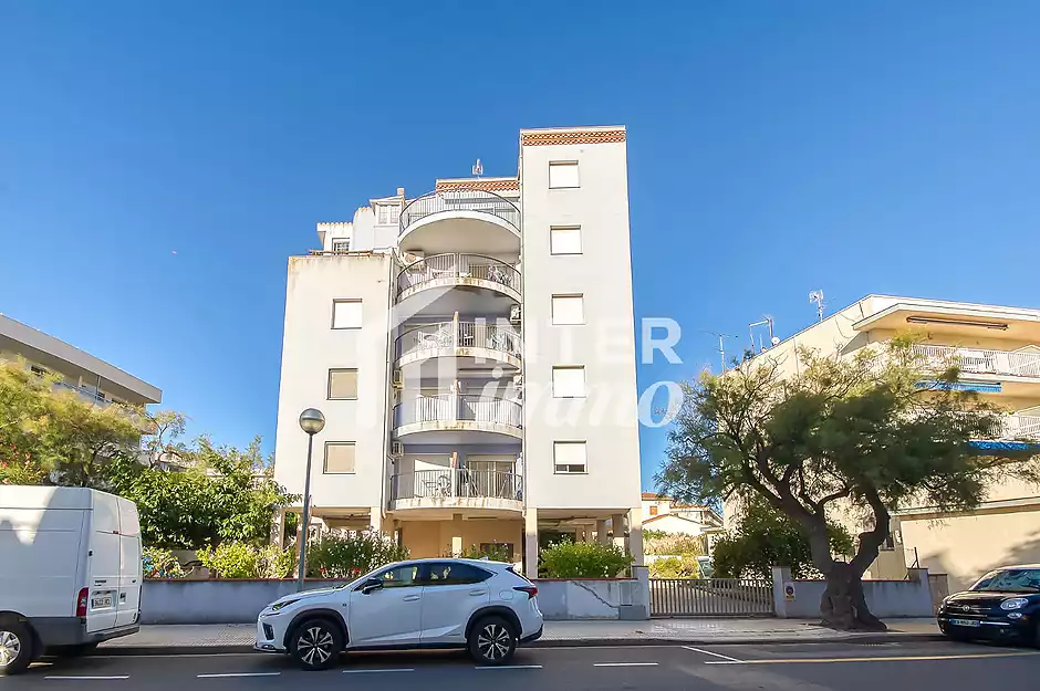 Bonic apartament a només 100 metres del mar a la zona de Salata - foto 22 de 25