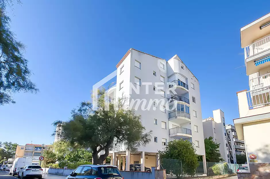 Bonic apartament a només 100 metres del mar a la zona de Salata - foto 23 de 25