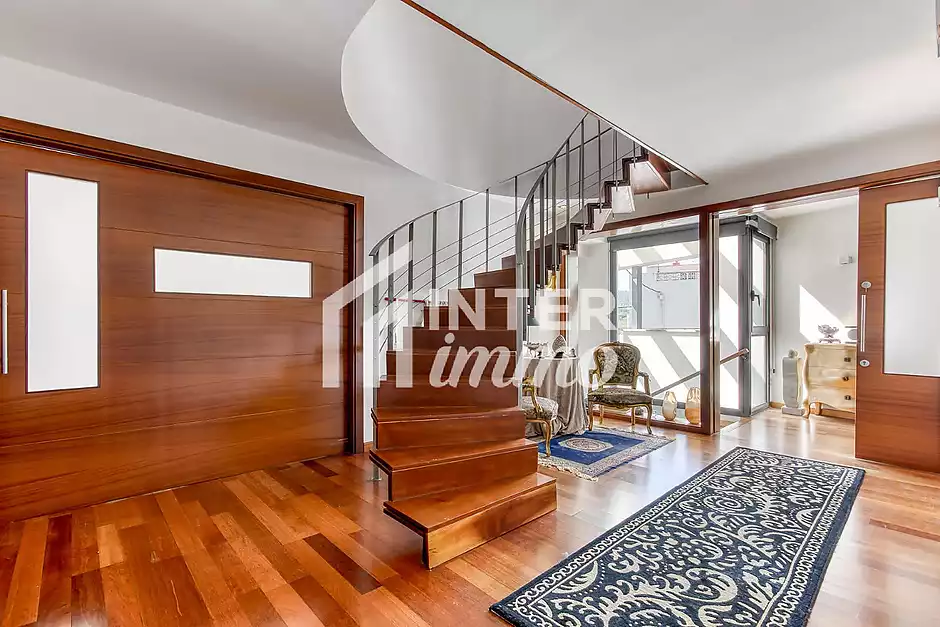 Exclusive detached house with lift, garden and multiple independent spaces in Llançà - photo 2 of 35