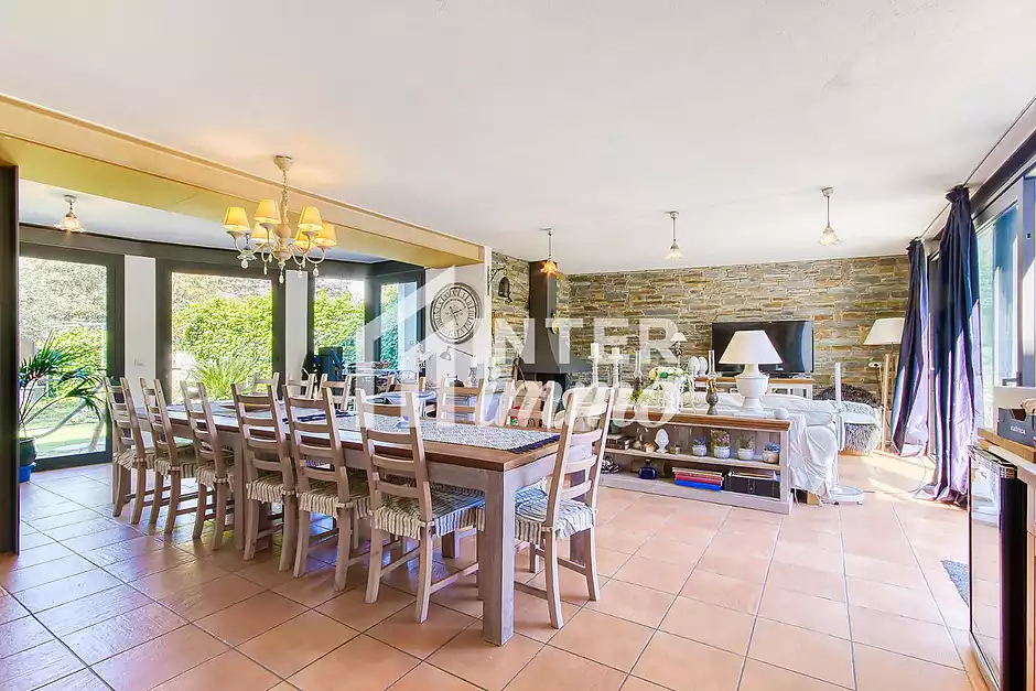 Exclusive detached house with lift, garden and multiple independent spaces in Llançà - photo 3 of 35