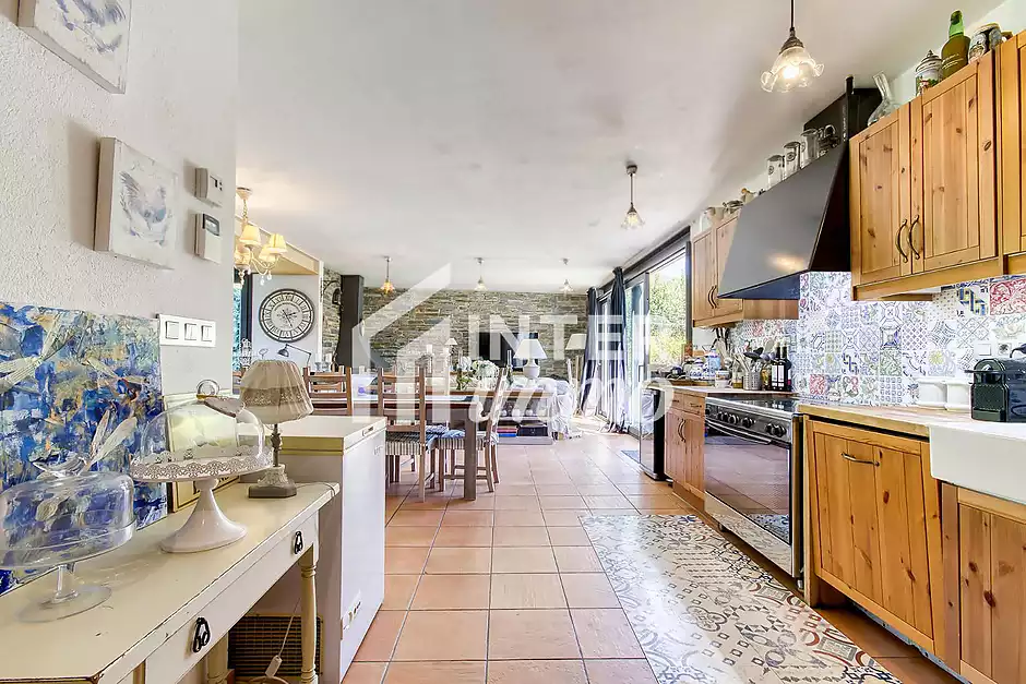 Exclusive detached house with lift, garden and multiple independent spaces in Llançà - photo 4 of 35