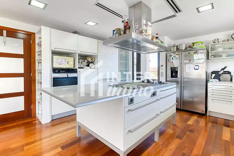 Exclusive detached house with lift, garden and multiple independent spaces in Llançà - photo 7 of 35