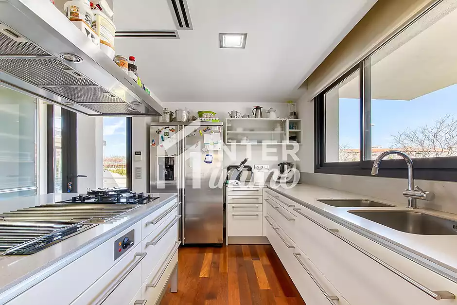 Exclusive detached house with lift, garden and multiple independent spaces in Llançà - photo 8 of 35