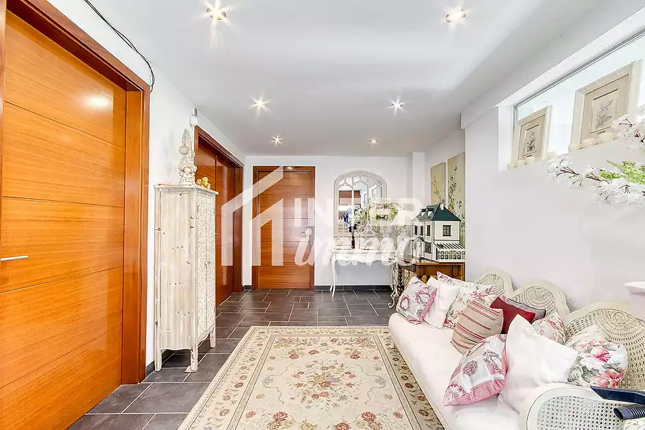Exclusive detached house with lift, garden and multiple independent spaces in Llançà - photo 9 of 35