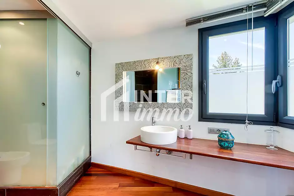 Exclusive detached house with lift, garden and multiple independent spaces in Llançà - photo 15 of 35