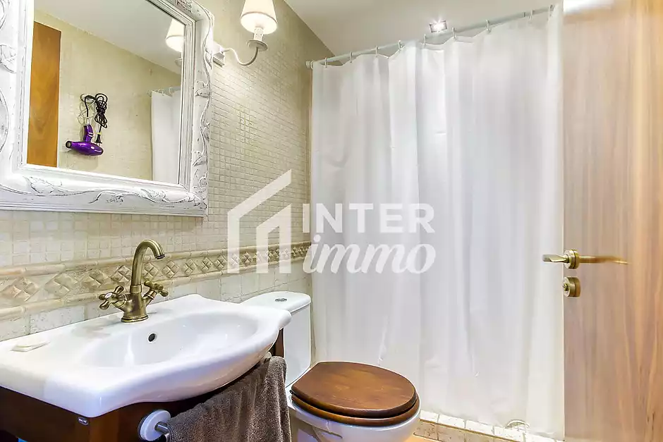 Exclusive detached house with lift, garden and multiple independent spaces in Llançà - photo 22 of 35