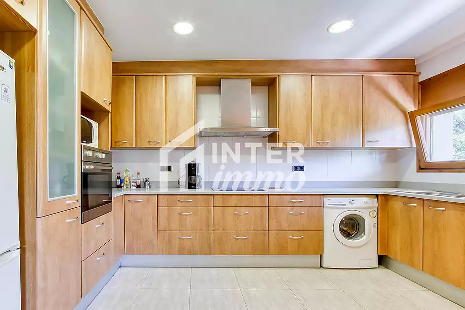 Exclusive detached house with lift, garden and multiple independent spaces in Llançà - photo 25 of 35