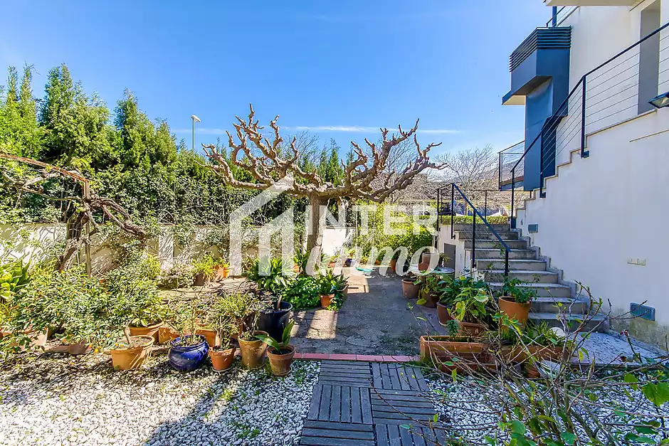 Exclusive detached house with lift, garden and multiple independent spaces in Llançà - photo 31 of 35