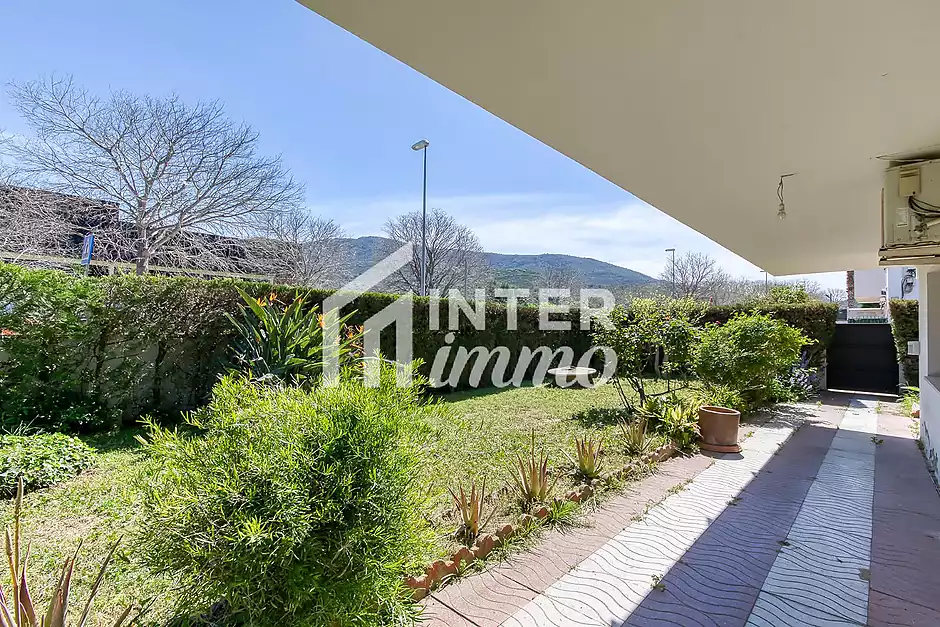 Exclusive detached house with lift, garden and multiple independent spaces in Llançà - photo 32 of 35