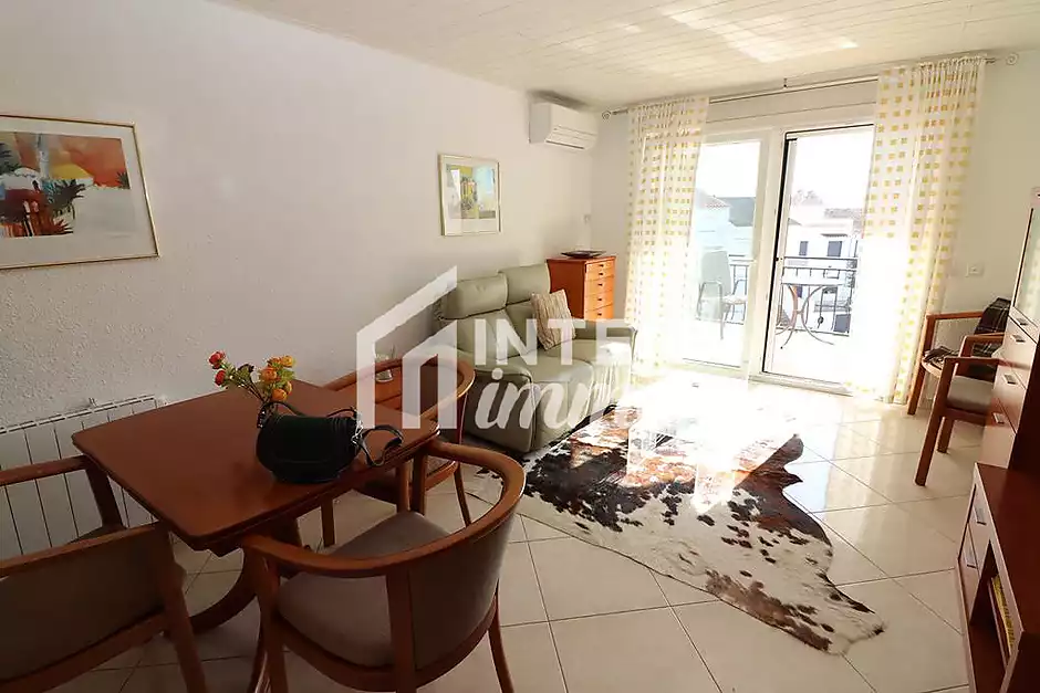 Encantador apartamento en venta en Empuriabrava con vistas al canal - foto 13 de 18