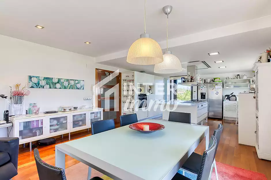 Exclusive detached house with lift, garden and multiple independent spaces in Llançà - photo 17 of 35
