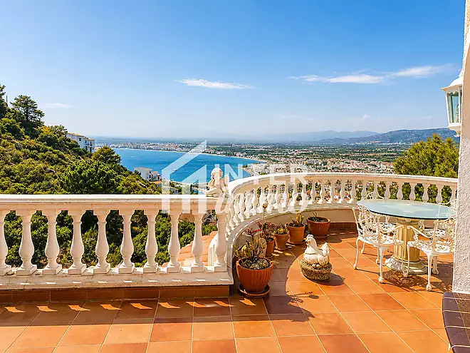 Villa Romántica – Romanticisme, encant, tranquil·litat i unes vistes extraordinàries sobre Roses, el mar i els Pirineus