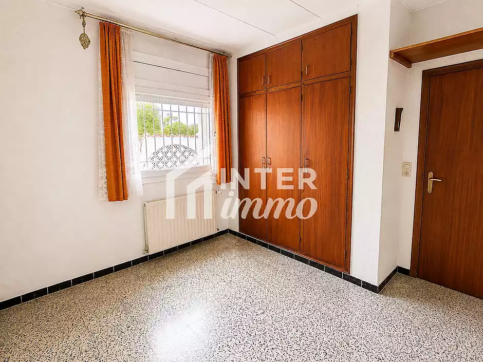 Vil·la amb caràcter, parcel·la de 500 m² i amarratge privat a Empuriabrava - foto 9 de 33