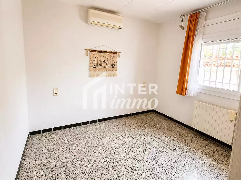 Vil·la amb caràcter, parcel·la de 500 m² i amarratge privat a Empuriabrava - foto 10 de 33