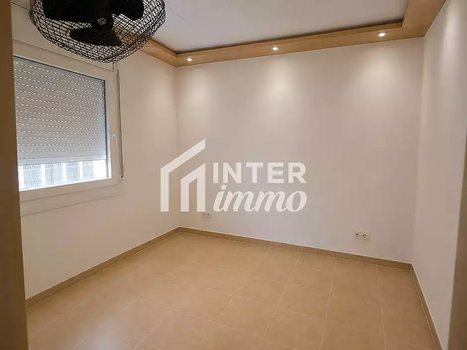 Vil·la amb caràcter, parcel·la de 500 m² i amarratge privat a Empuriabrava - foto 11 de 33
