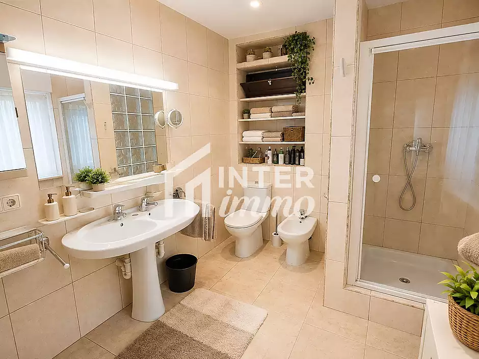 Vil·la amb caràcter, parcel·la de 500 m² i amarratge privat a Empuriabrava - foto 13 de 33