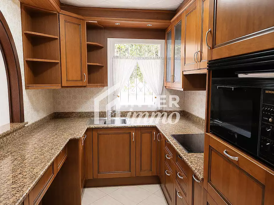 Vil·la amb caràcter, parcel·la de 500 m² i amarratge privat a Empuriabrava - foto 15 de 33
