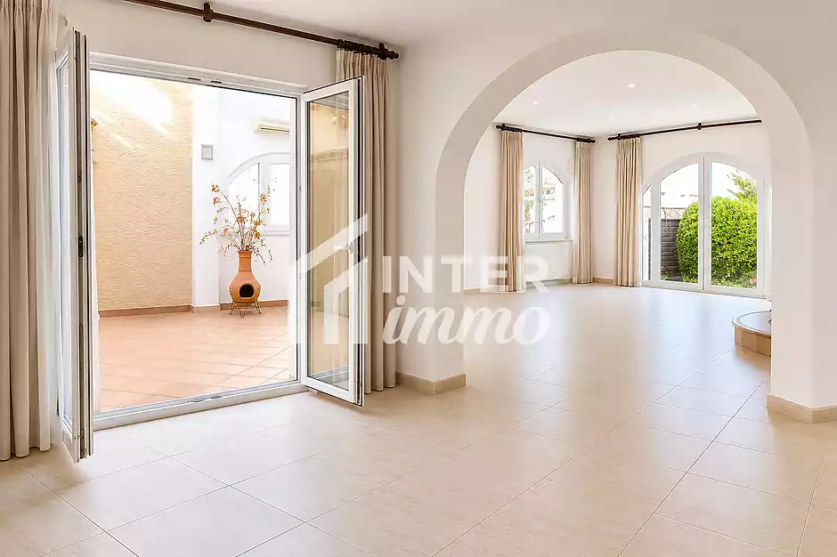 Vil·la amb caràcter, parcel·la de 500 m² i amarratge privat a Empuriabrava - foto 19 de 33