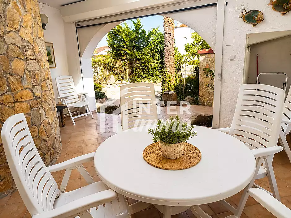 Vil·la amb caràcter, parcel·la de 500 m² i amarratge privat a Empuriabrava - foto 20 de 33
