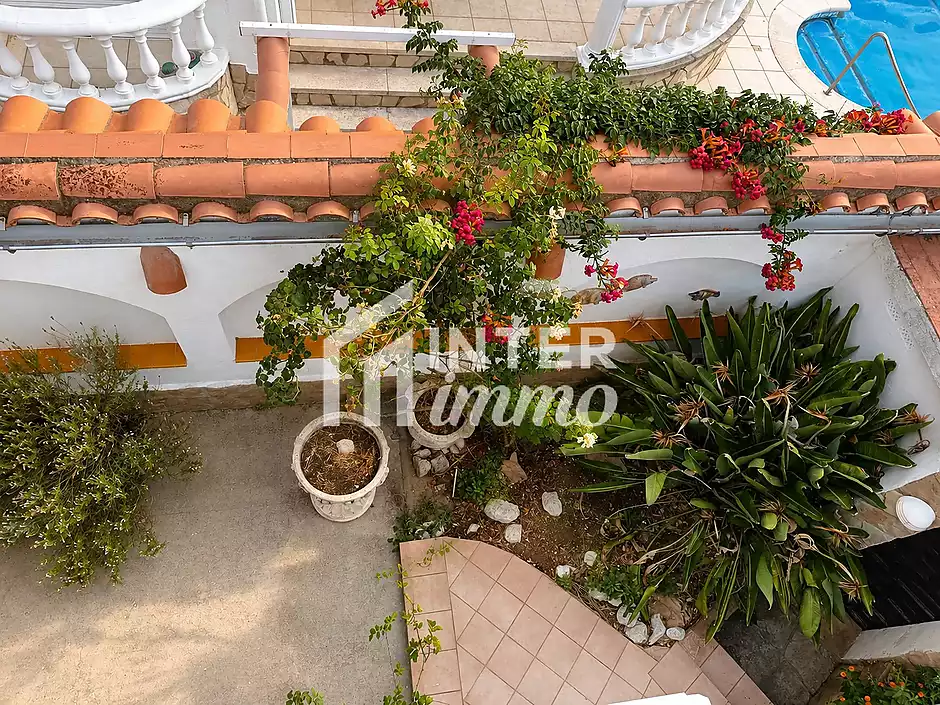 Vil·la amb caràcter, parcel·la de 500 m² i amarratge privat a Empuriabrava - foto 24 de 33