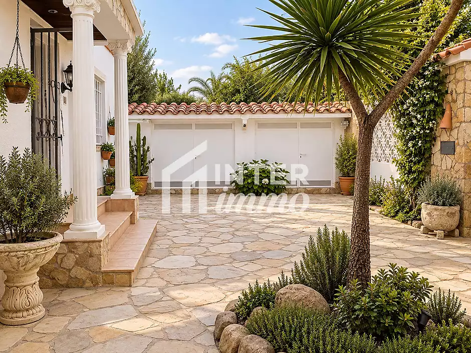 Vil·la amb caràcter, parcel·la de 500 m² i amarratge privat a Empuriabrava - foto 27 de 33