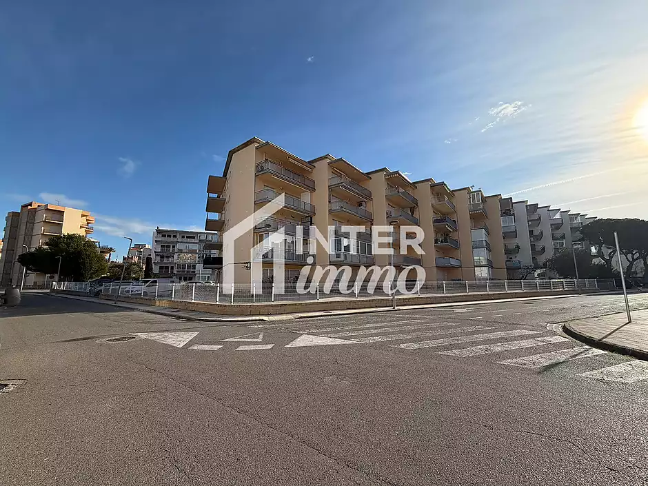 Amplio y luminoso apartamento situado a pocos pasos de la playa, ideal para disfrutar del mar y de t - foto 6 de 40