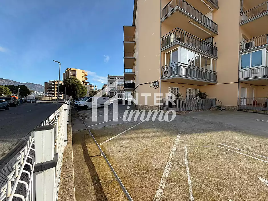 Amplio y luminoso apartamento situado a pocos pasos de la playa, ideal para disfrutar del mar y de t - foto 8 de 40