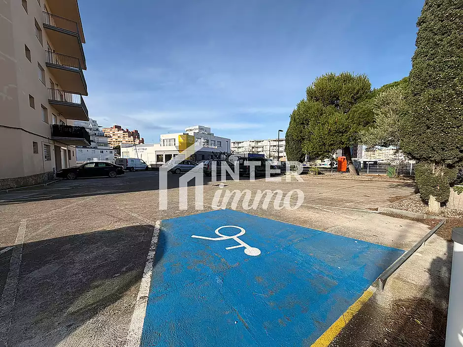 Amplio y luminoso apartamento situado a pocos pasos de la playa, ideal para disfrutar del mar y de t - foto 9 de 40