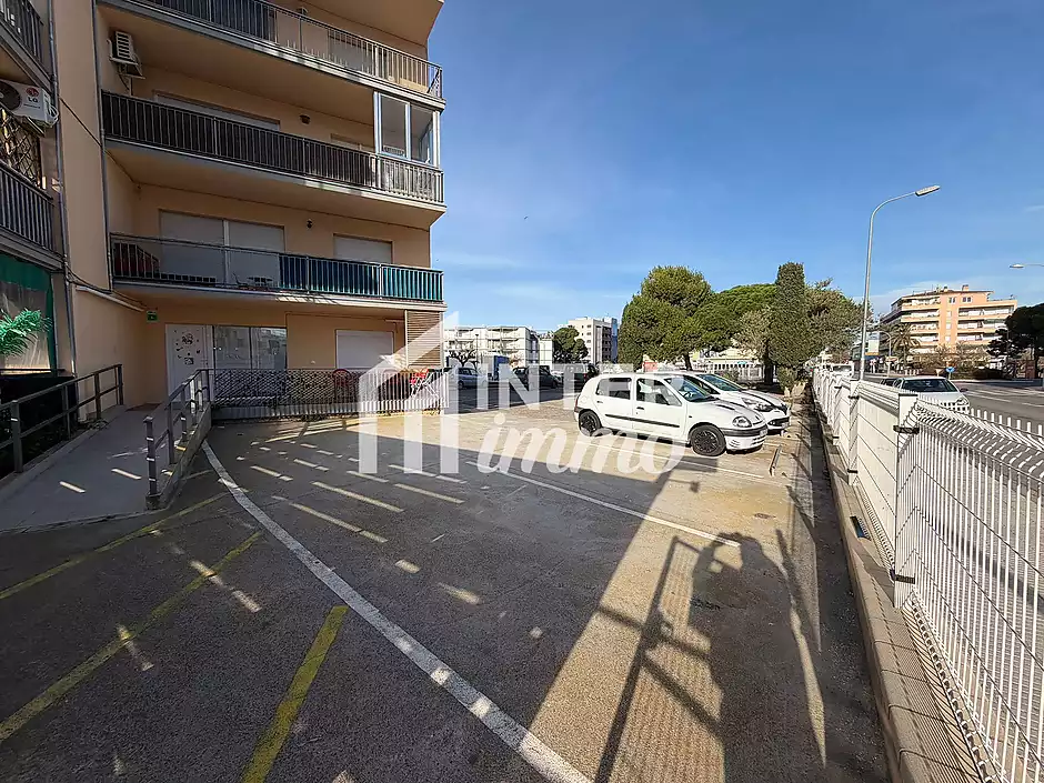 Amplio y luminoso apartamento situado a pocos pasos de la playa, ideal para disfrutar del mar y de t - foto 11 de 40