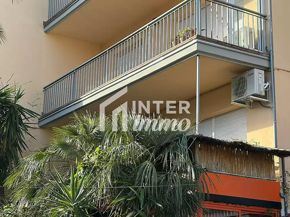 Amplio y luminoso apartamento situado a pocos pasos de la playa, ideal para disfrutar del mar y de t - foto 14 de 40