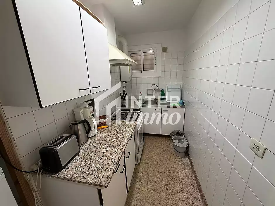 Amplio y luminoso apartamento situado a pocos pasos de la playa, ideal para disfrutar del mar y de t - foto 16 de 40