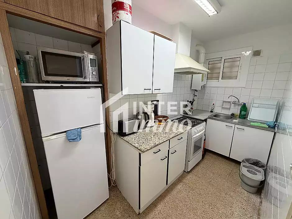 Amplio y luminoso apartamento situado a pocos pasos de la playa, ideal para disfrutar del mar y de t - foto 19 de 40