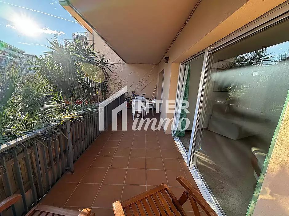 Amplio y luminoso apartamento situado a pocos pasos de la playa, ideal para disfrutar del mar y de t - foto 22 de 40