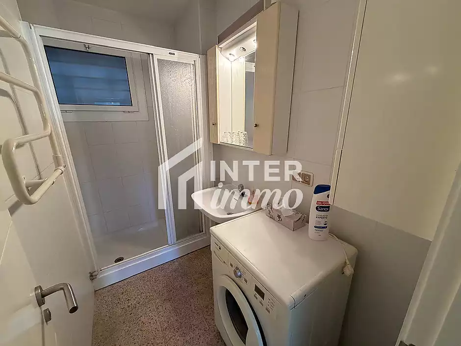 Amplio y luminoso apartamento situado a pocos pasos de la playa, ideal para disfrutar del mar y de t - foto 28 de 40