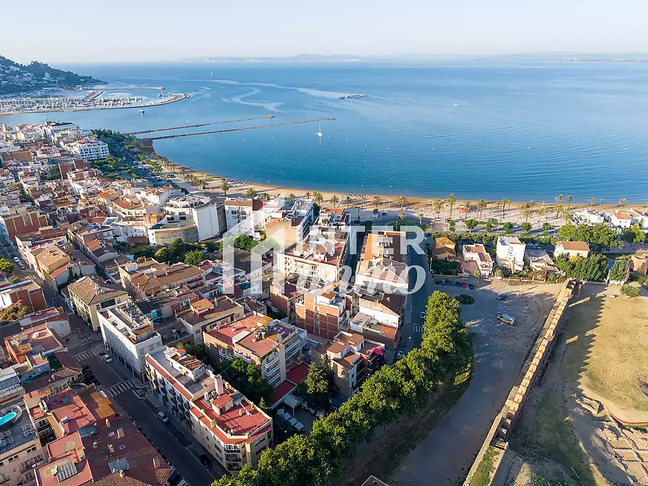 Appartement en plein centre-ville, &agrave; seulement 250 m&egrave;tres de la plage - photo 3 sur 34