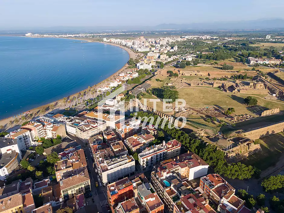 Appartement en plein centre-ville, &agrave; seulement 250 m&egrave;tres de la plage - photo 4 sur 34