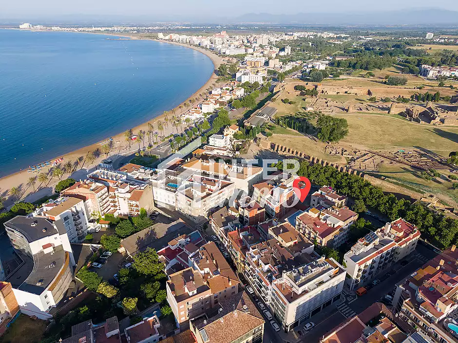 Appartement en plein centre-ville, &agrave; seulement 250 m&egrave;tres de la plage - photo 5 sur 34