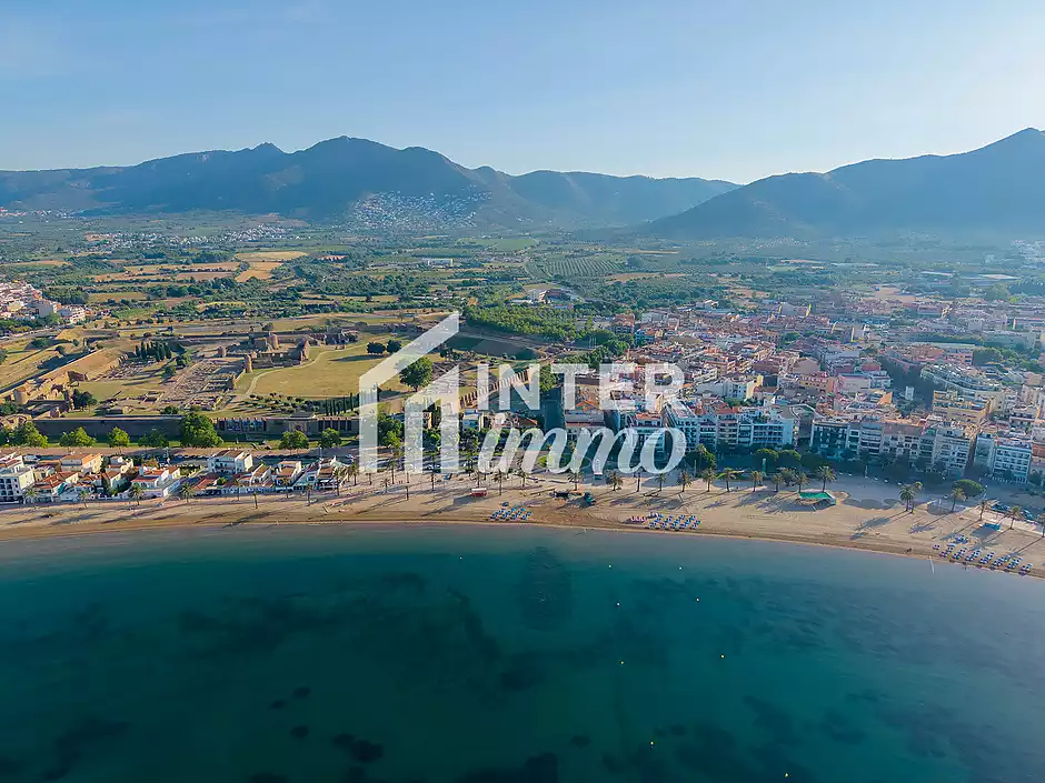 Appartement en plein centre-ville, &agrave; seulement 250 m&egrave;tres de la plage - photo 7 sur 34