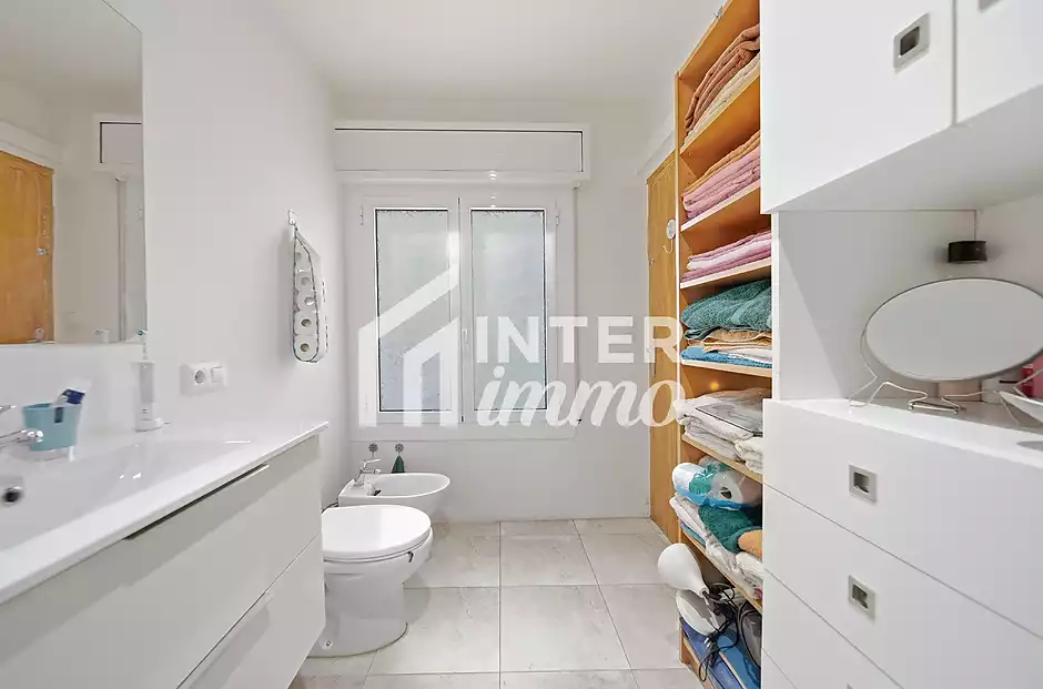 Appartement en plein centre-ville, &agrave; seulement 250 m&egrave;tres de la plage - photo 22 sur 34