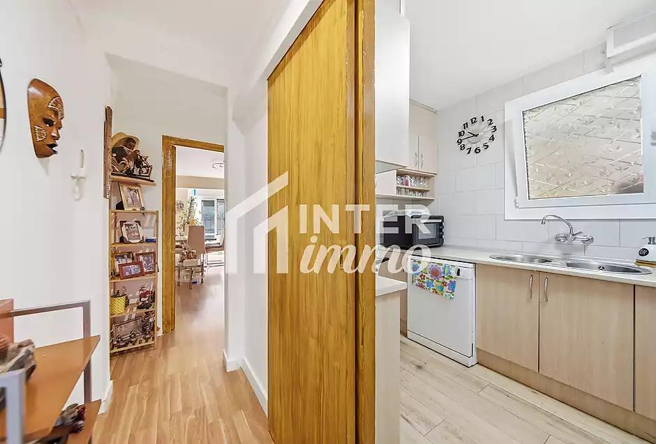 Appartement en plein centre-ville, &agrave; seulement 250 m&egrave;tres de la plage - photo 25 sur 34