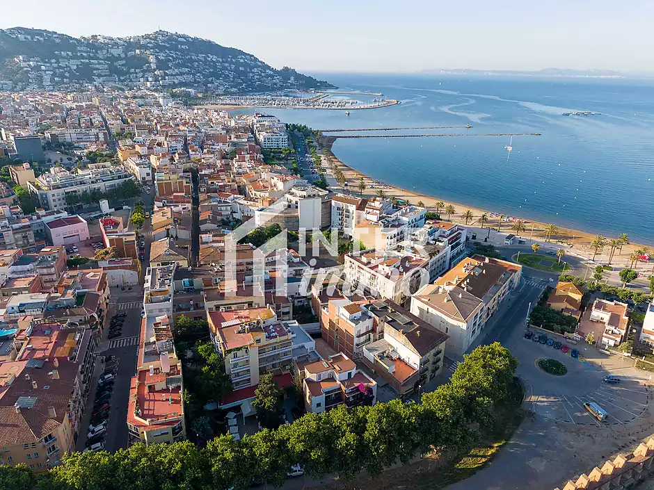 Appartement en plein centre-ville, &agrave; seulement 250 m&egrave;tres de la plage - photo 32 sur 34