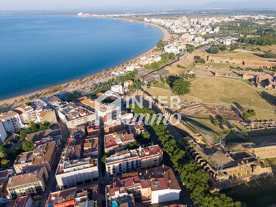 Appartement en plein centre-ville, &agrave; seulement 250 m&egrave;tres de la plage - photo 33 sur 34