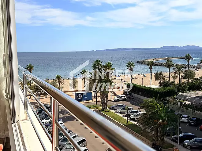Primera línia, vistes espectaculars al mar i reformat.